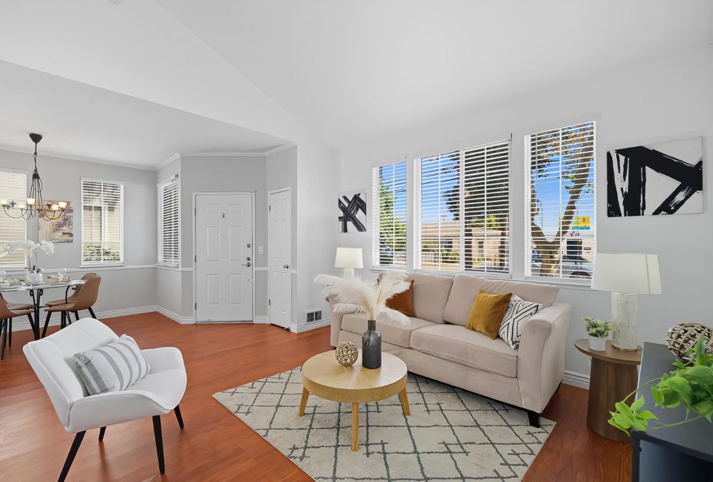Detail Gallery Image 4 of 45 For 75 S 24th St, San Jose,  CA 95116 - 3 Beds | 2/1 Baths