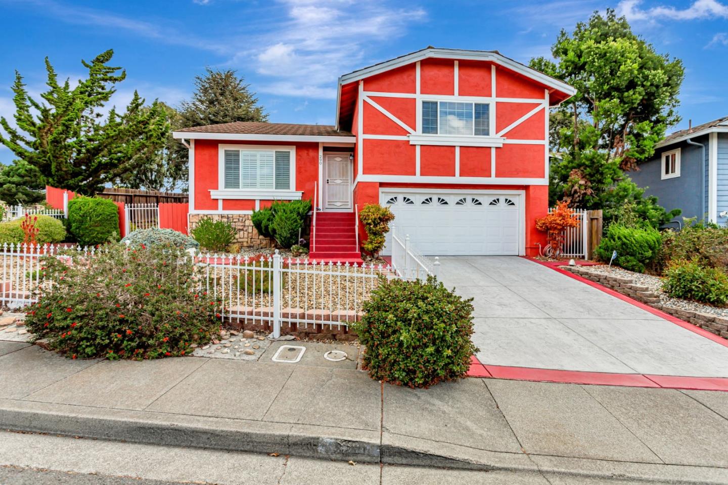 Detail Gallery Image 2 of 22 For 290 Riverview Dr, Vallejo,  CA 94589 - 3 Beds | 2 Baths