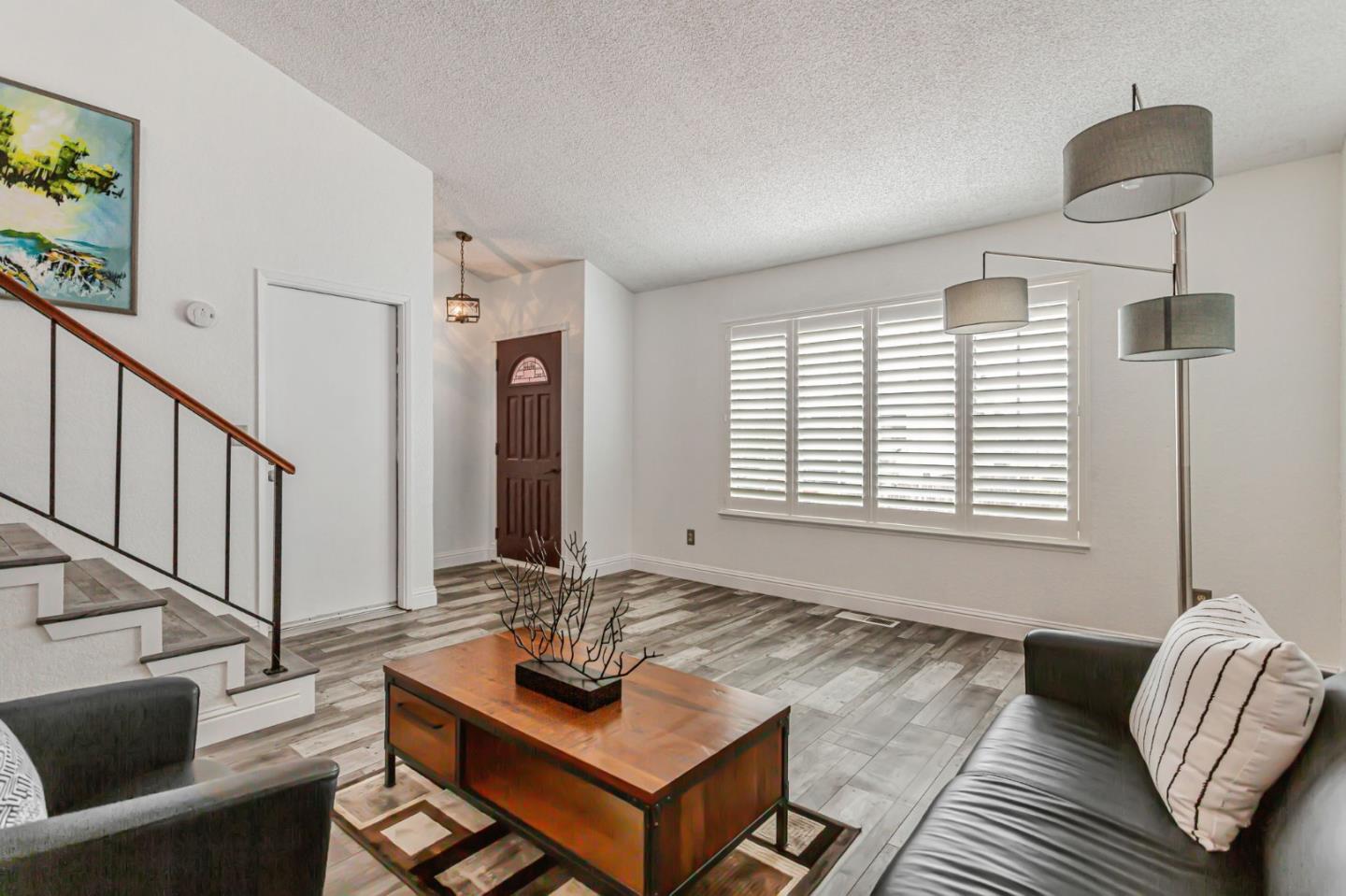 Detail Gallery Image 4 of 22 For 290 Riverview Dr, Vallejo,  CA 94589 - 3 Beds | 2 Baths