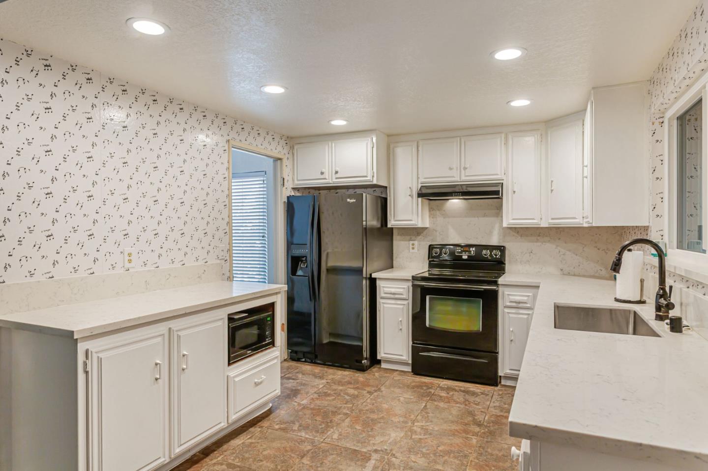 Detail Gallery Image 6 of 22 For 290 Riverview Dr, Vallejo,  CA 94589 - 3 Beds | 2 Baths