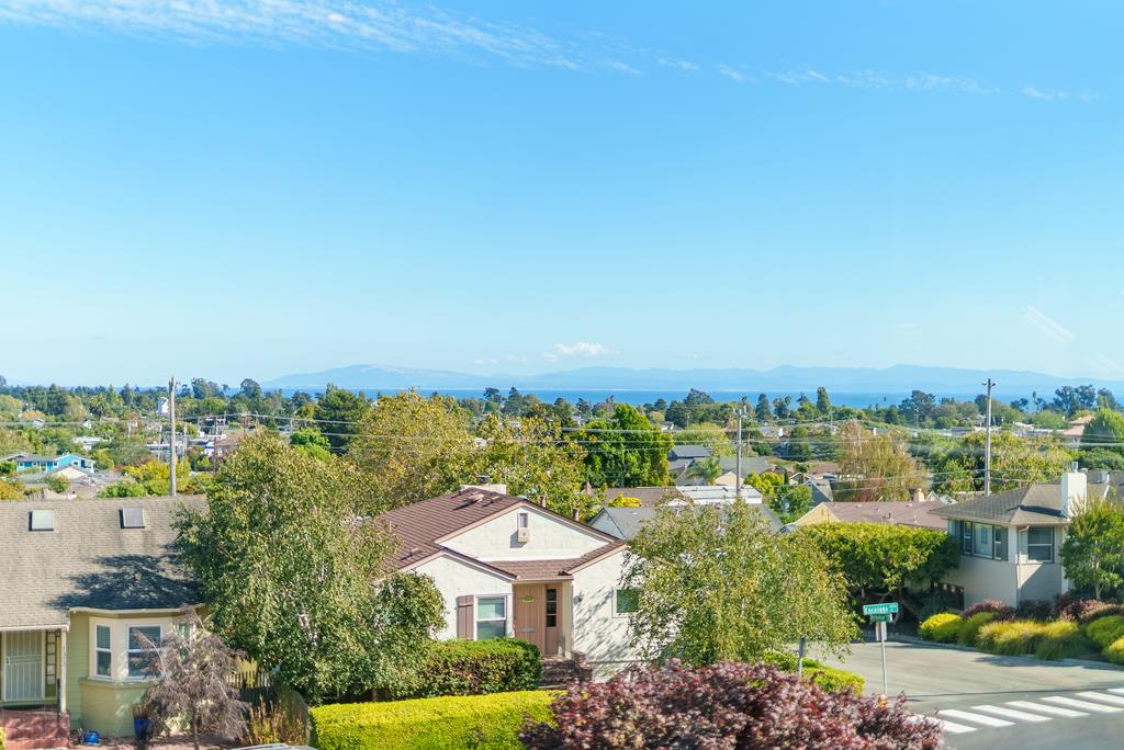 Detail Gallery Image 5 of 48 For 1310 Escalona Dr, Santa Cruz,  CA 95060 - 4 Beds | 3/1 Baths