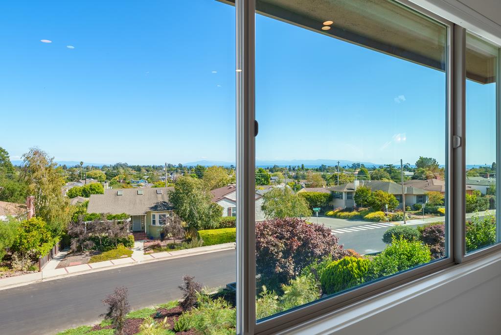 Detail Gallery Image 6 of 48 For 1310 Escalona Dr, Santa Cruz,  CA 95060 - 4 Beds | 3/1 Baths