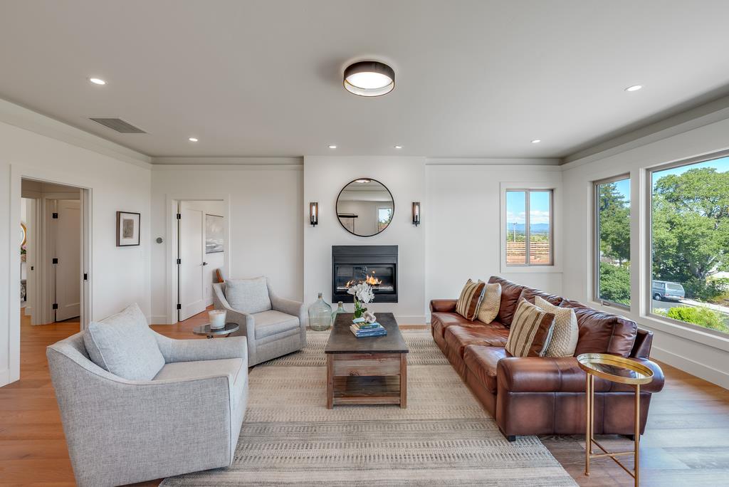 Detail Gallery Image 7 of 48 For 1310 Escalona Dr, Santa Cruz,  CA 95060 - 4 Beds | 3/1 Baths