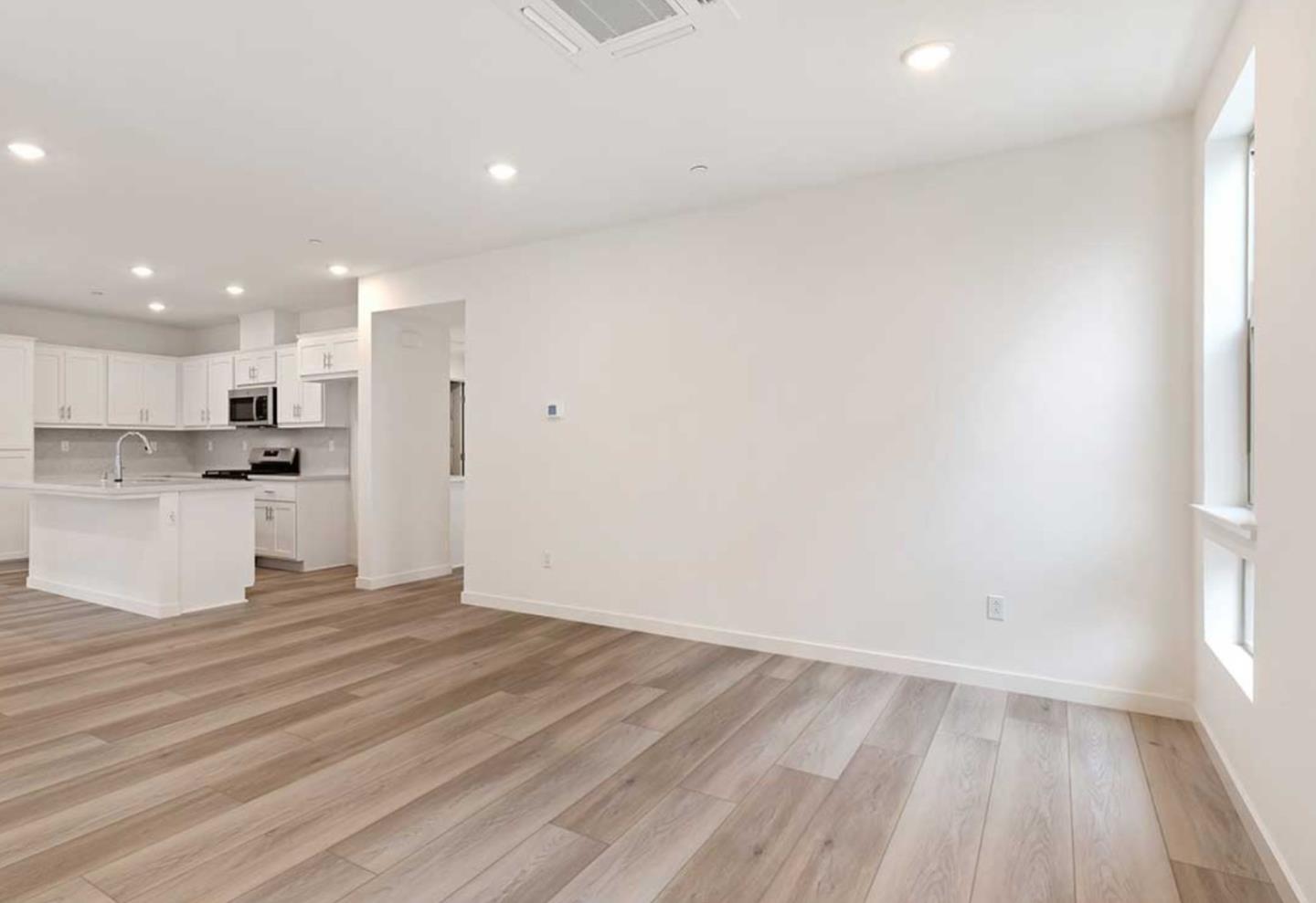 Detail Gallery Image 13 of 33 For 6681 Optimum Loop, San Jose,  CA 95119 - 3 Beds | 3 Baths