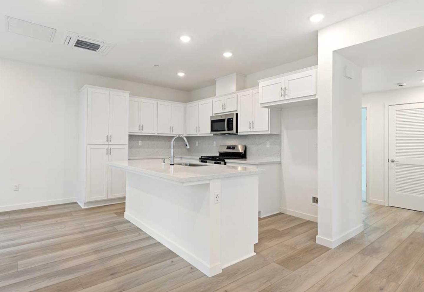 Detail Gallery Image 14 of 33 For 6681 Optimum Loop, San Jose,  CA 95119 - 3 Beds | 3 Baths