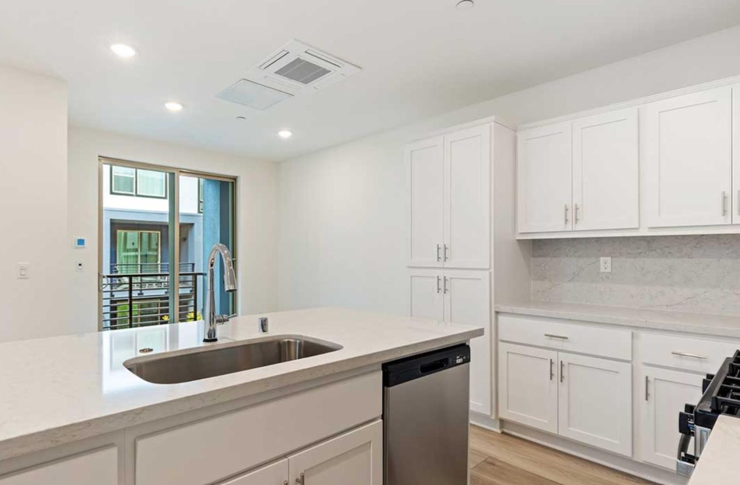 Detail Gallery Image 16 of 33 For 6681 Optimum Loop, San Jose,  CA 95119 - 3 Beds | 3 Baths