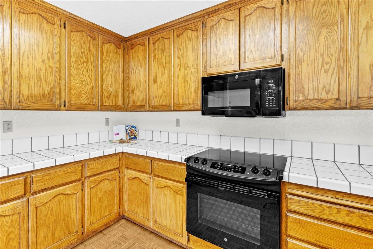Detail Gallery Image 10 of 34 For 18 Suffield Cir, Salinas,  CA 93906 - 4 Beds | 2/1 Baths
