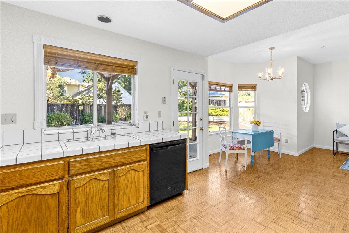 Detail Gallery Image 12 of 34 For 18 Suffield Cir, Salinas,  CA 93906 - 4 Beds | 2/1 Baths
