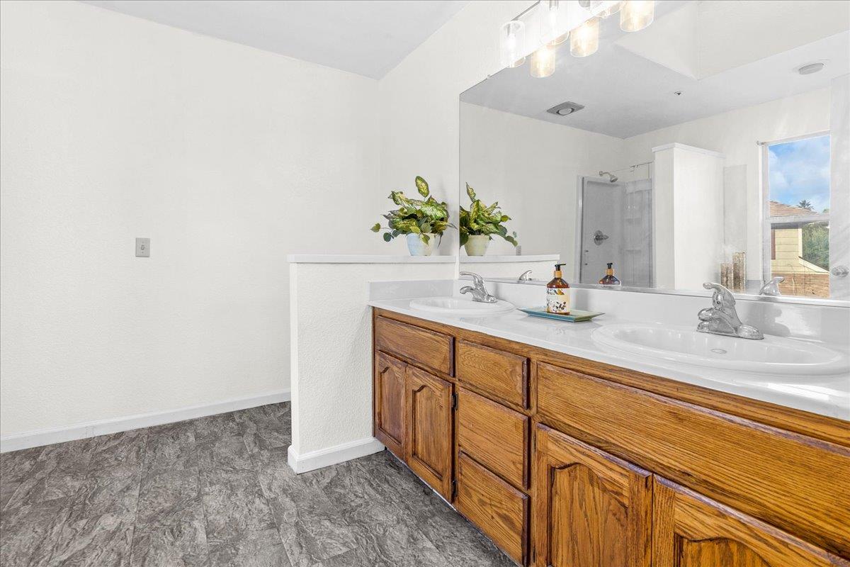 Detail Gallery Image 19 of 34 For 18 Suffield Cir, Salinas,  CA 93906 - 4 Beds | 2/1 Baths