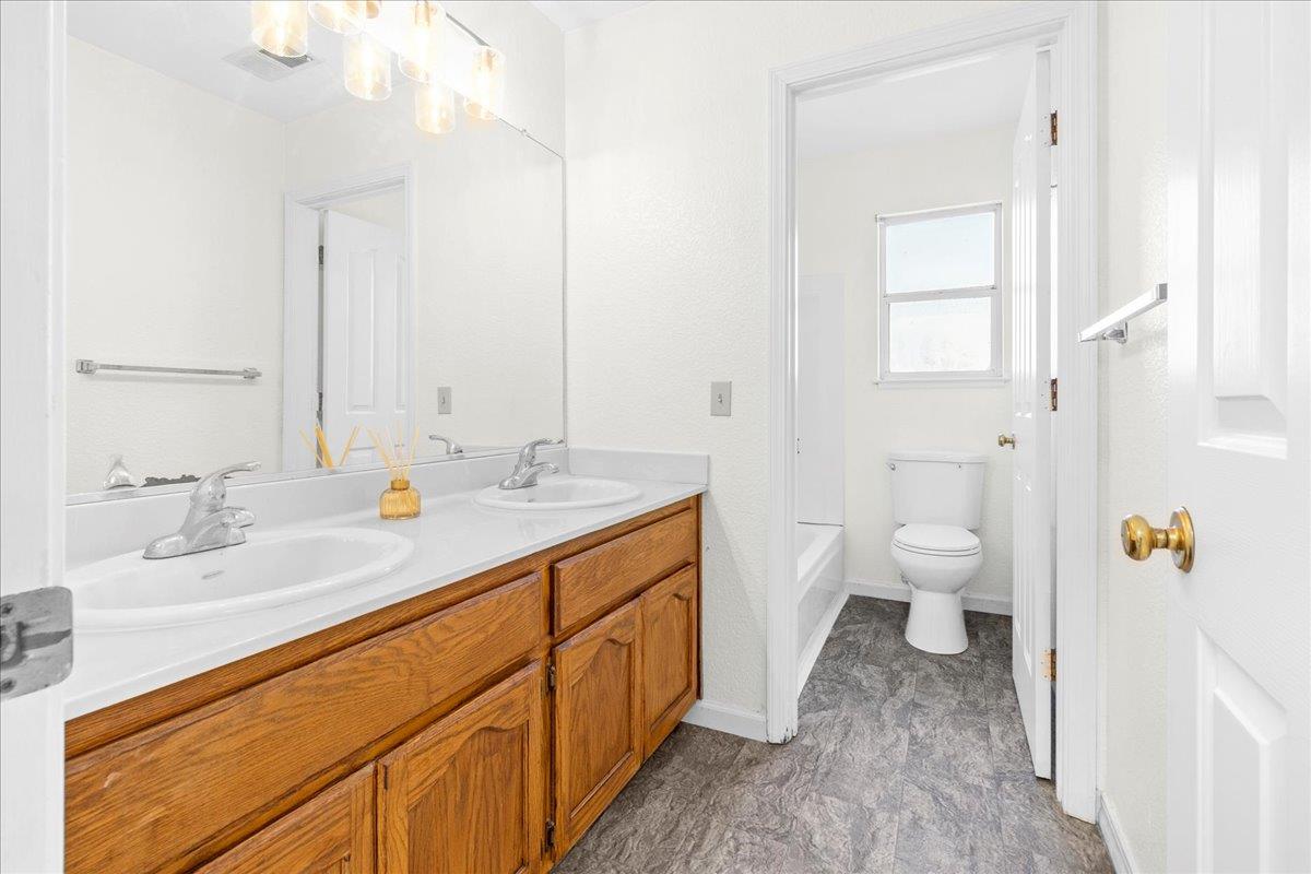 Detail Gallery Image 23 of 34 For 18 Suffield Cir, Salinas,  CA 93906 - 4 Beds | 2/1 Baths