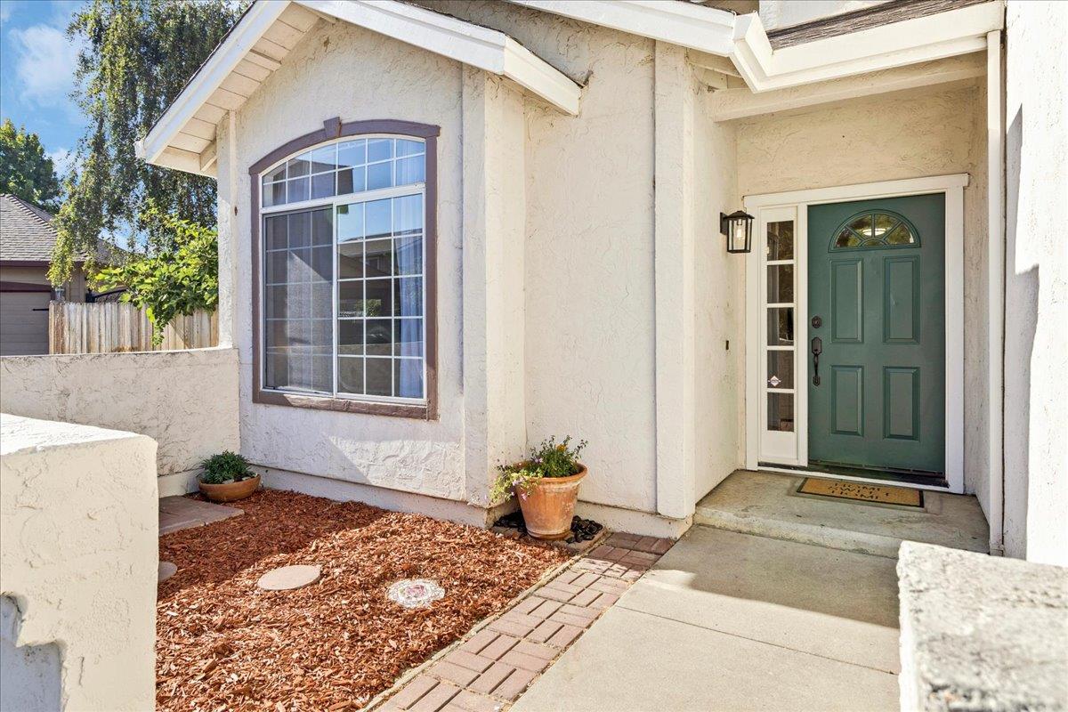 Detail Gallery Image 3 of 34 For 18 Suffield Cir, Salinas,  CA 93906 - 4 Beds | 2/1 Baths