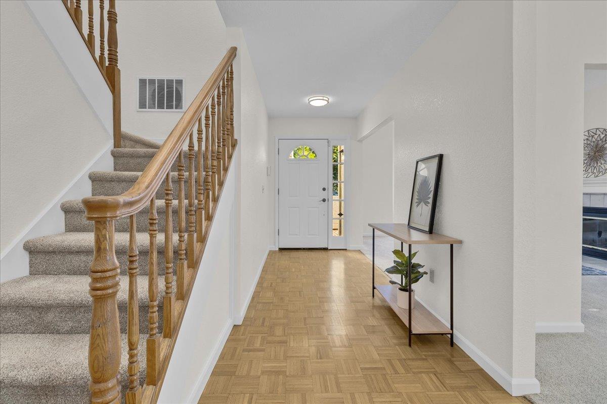 Detail Gallery Image 4 of 34 For 18 Suffield Cir, Salinas,  CA 93906 - 4 Beds | 2/1 Baths