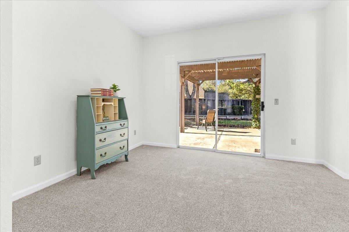 Detail Gallery Image 8 of 34 For 18 Suffield Cir, Salinas,  CA 93906 - 4 Beds | 2/1 Baths