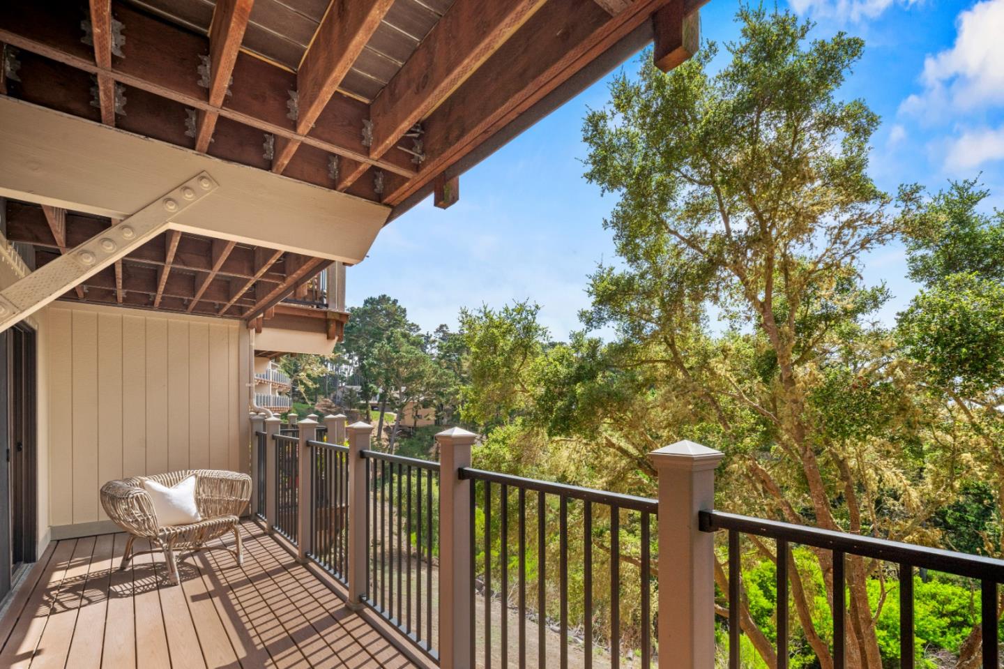 Detail Gallery Image 4 of 29 For 250 Forest Ridge Rd #45,  Monterey,  CA 93940 - 2 Beds | 1 Baths