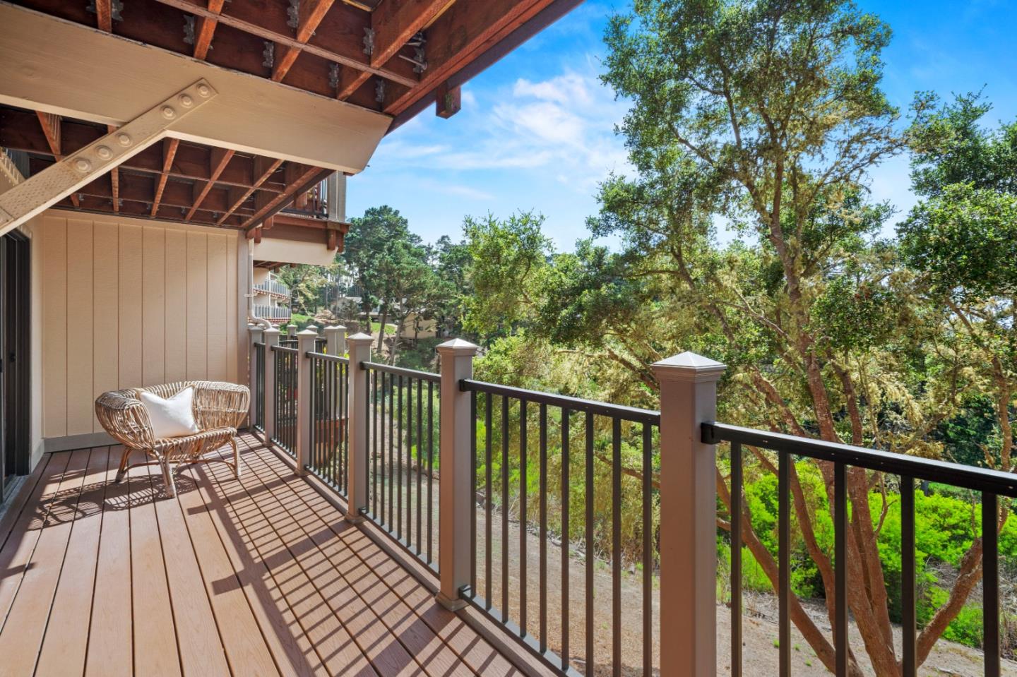 Detail Gallery Image 5 of 29 For 250 Forest Ridge Rd #45,  Monterey,  CA 93940 - 2 Beds | 1 Baths