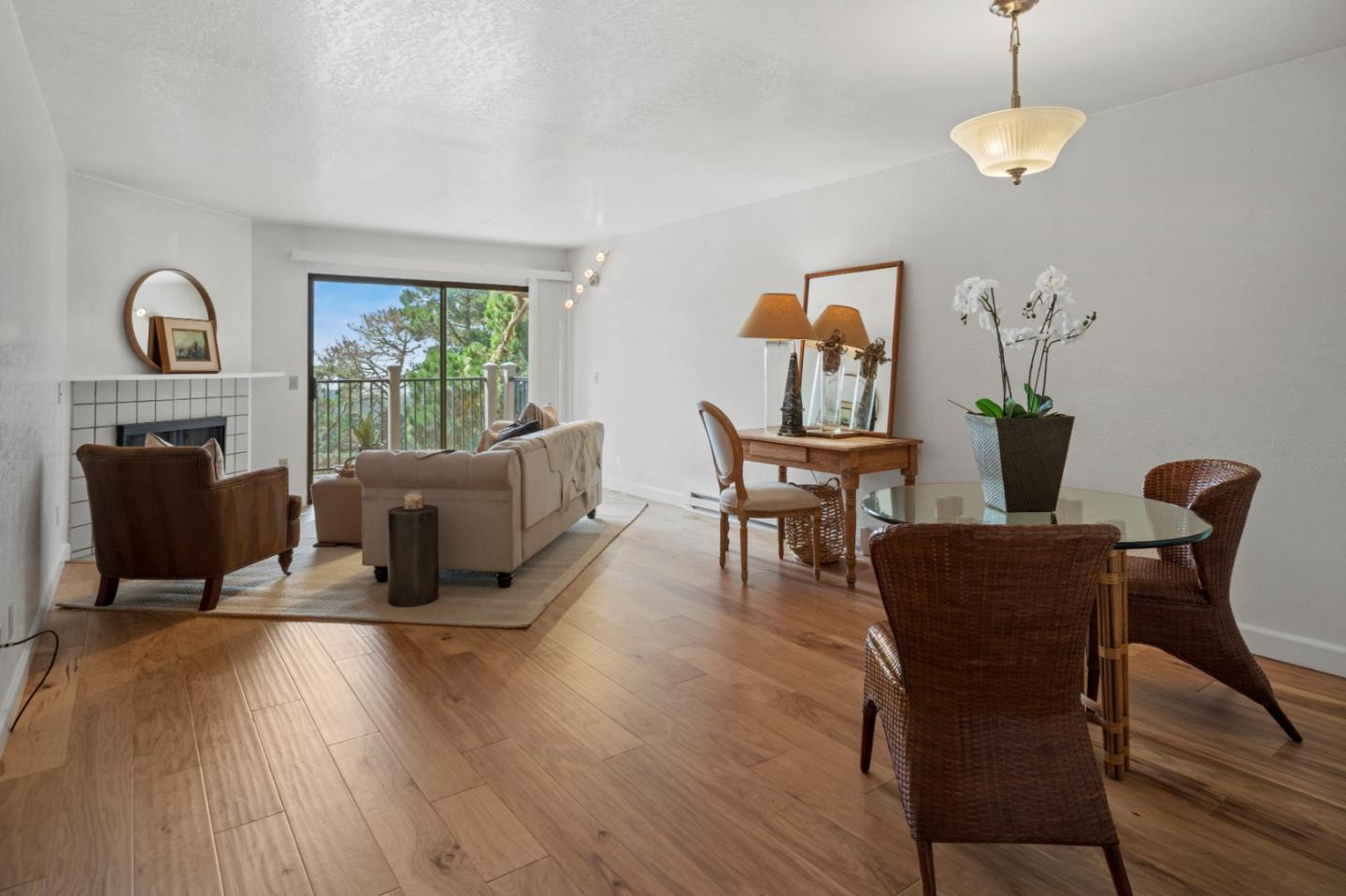 Detail Gallery Image 7 of 29 For 250 Forest Ridge Rd #45,  Monterey,  CA 93940 - 2 Beds | 1 Baths