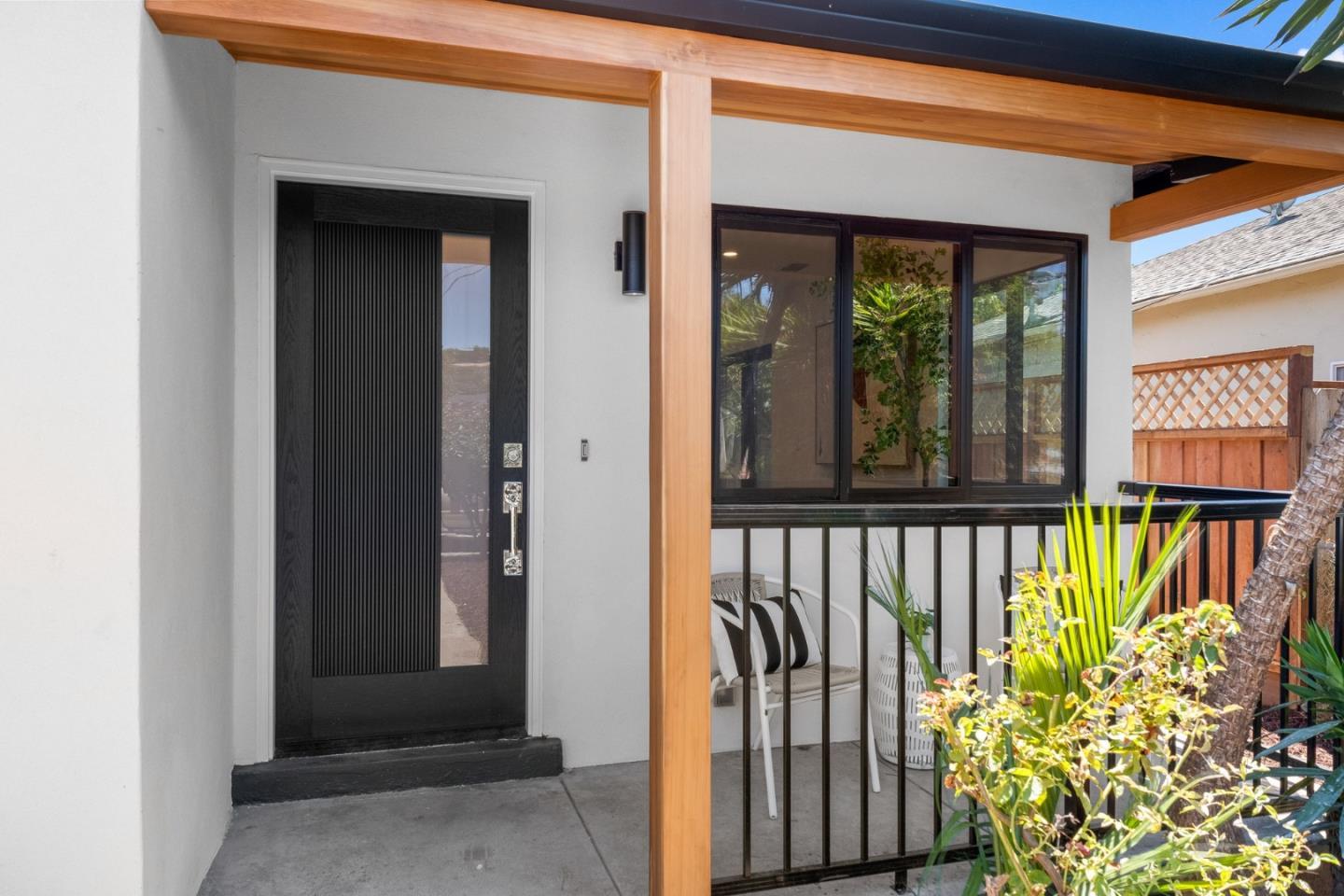 Detail Gallery Image 3 of 49 For 120 Abelia Way, East Palo Alto,  CA 94303 - 3 Beds | 2 Baths