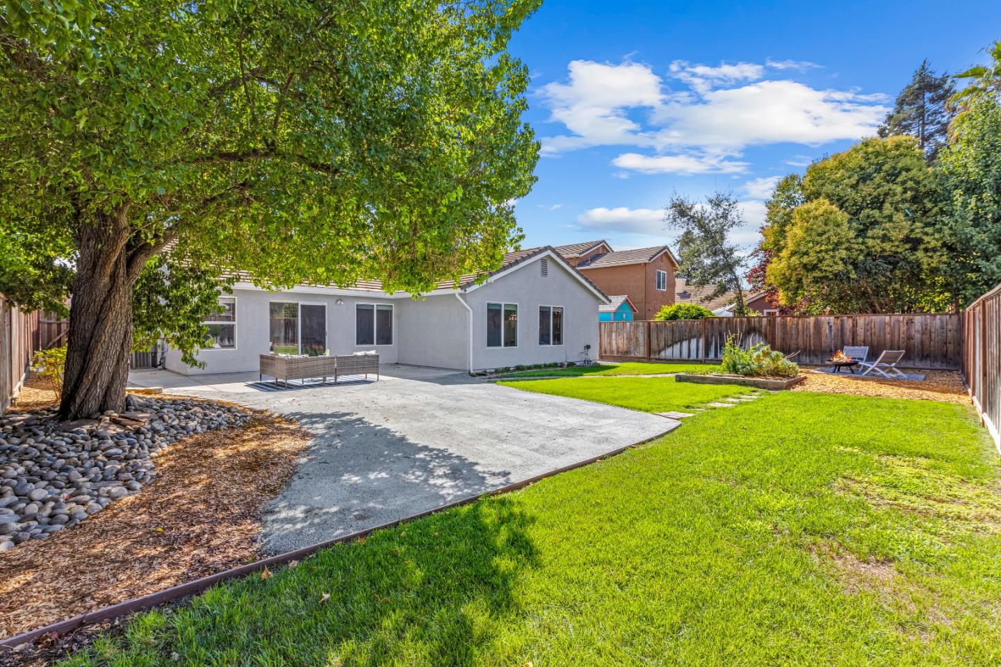Detail Gallery Image 10 of 66 For 783 Mantelli Dr, Gilroy,  CA 95020 - 4 Beds | 2 Baths