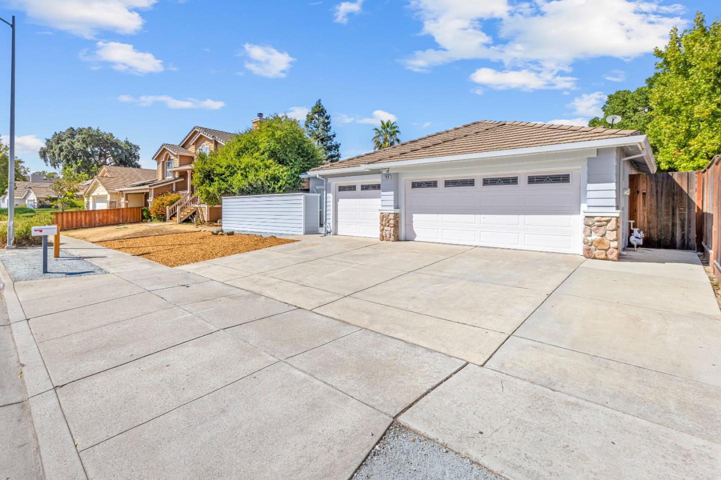 Detail Gallery Image 2 of 66 For 783 Mantelli Dr, Gilroy,  CA 95020 - 4 Beds | 2 Baths