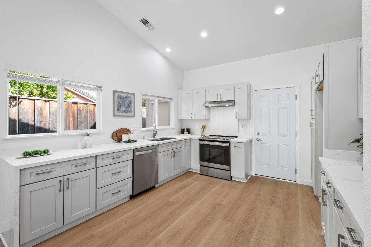 Detail Gallery Image 26 of 66 For 783 Mantelli Dr, Gilroy,  CA 95020 - 4 Beds | 2 Baths