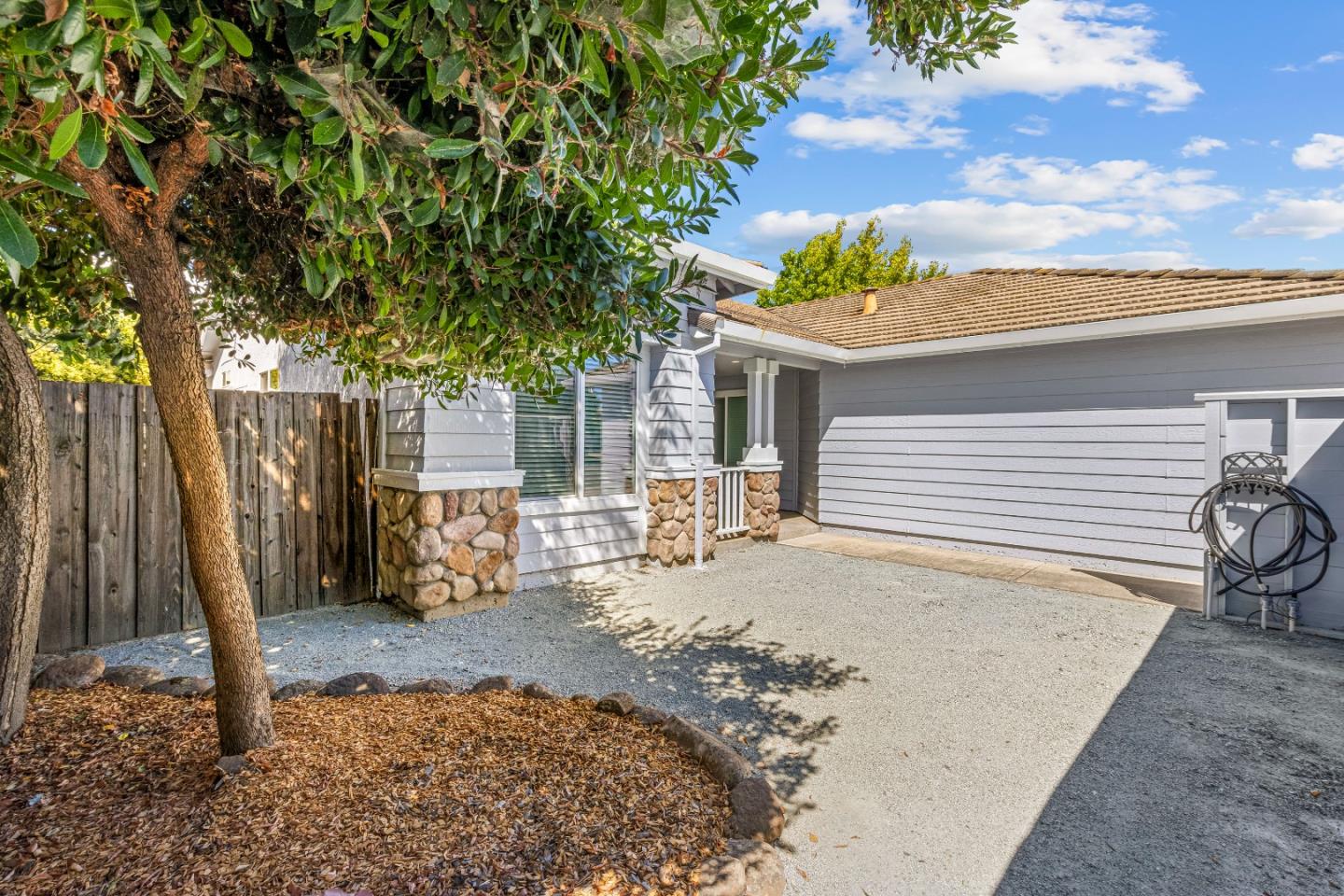 Detail Gallery Image 6 of 66 For 783 Mantelli Dr, Gilroy,  CA 95020 - 4 Beds | 2 Baths