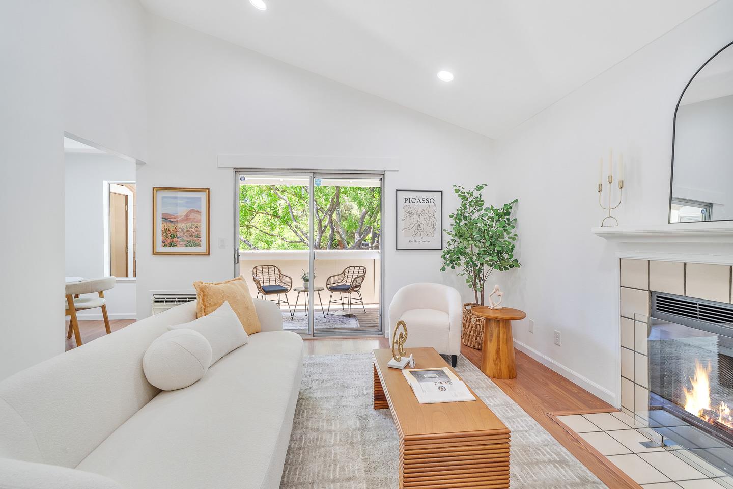 Detail Gallery Image 3 of 28 For 2416 Balme Dr, San Jose,  CA 95122 - 2 Beds | 2 Baths