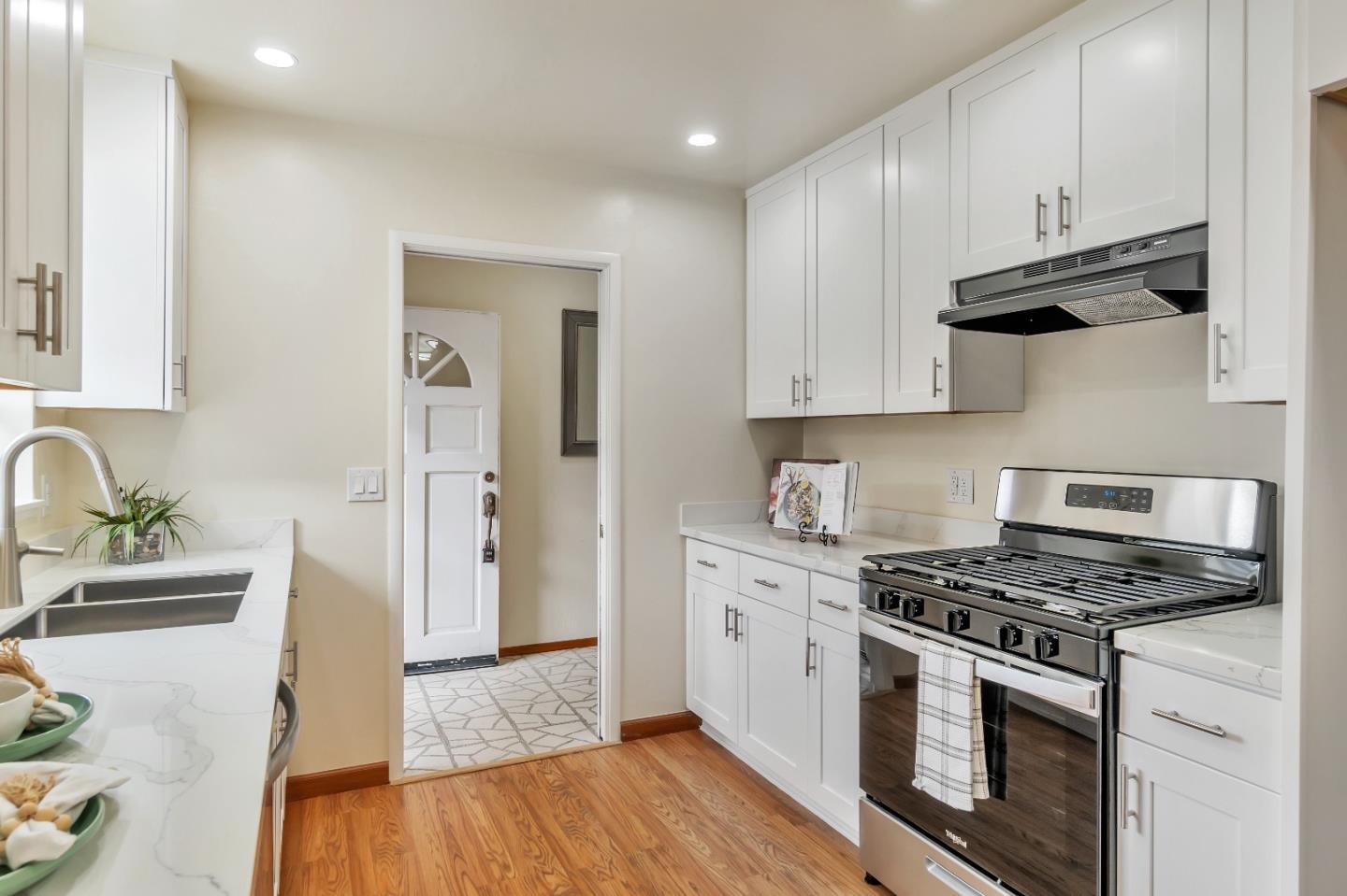 Detail Gallery Image 10 of 31 For 2861 Cottonwood Dr, San Bruno,  CA 94066 - 3 Beds | 2 Baths