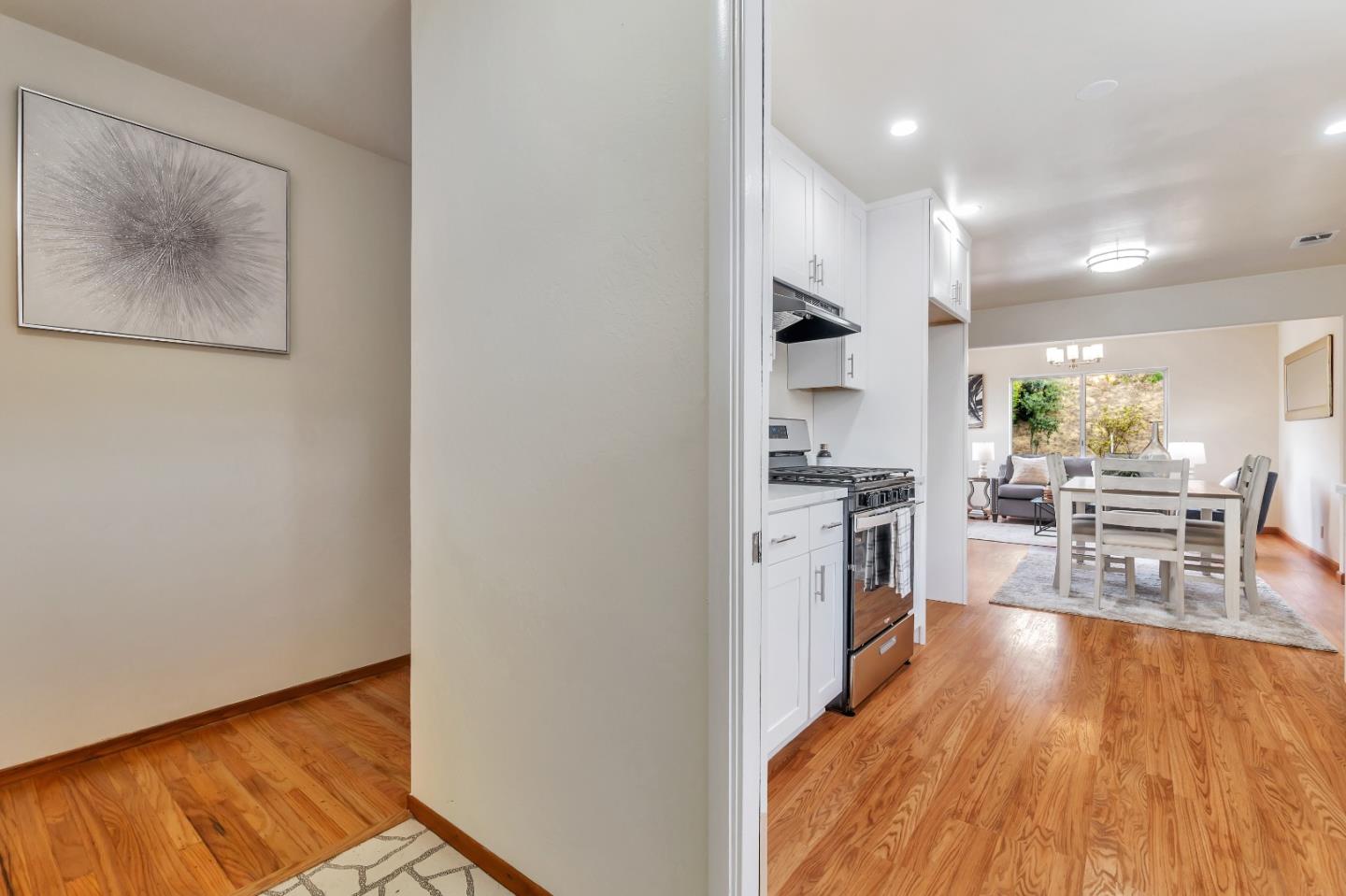 Detail Gallery Image 11 of 31 For 2861 Cottonwood Dr, San Bruno,  CA 94066 - 3 Beds | 2 Baths