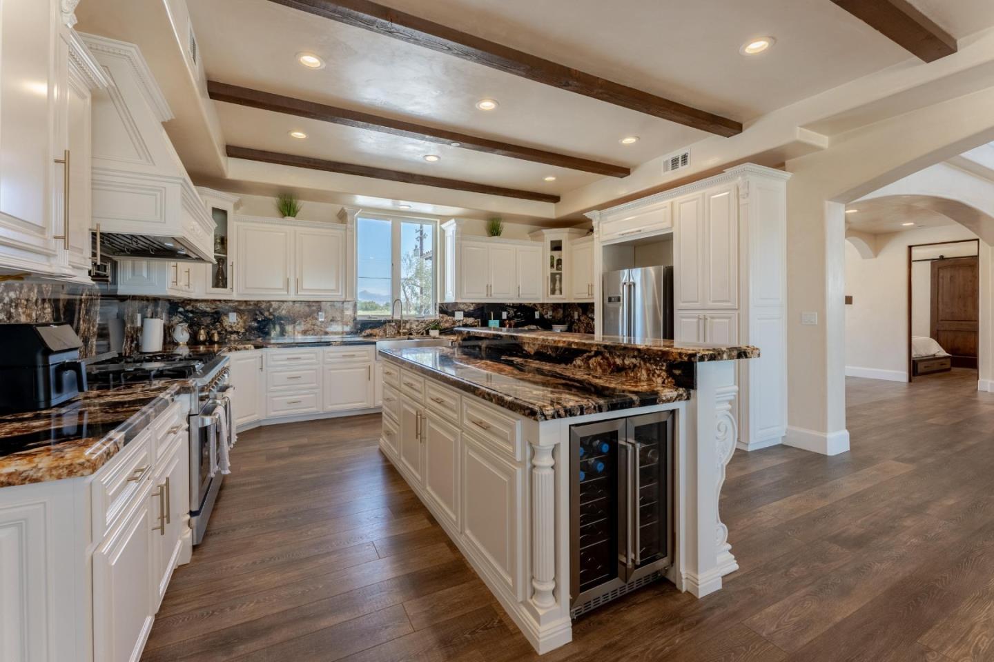 Detail Gallery Image 10 of 93 For 8440 Lovers Ln, Hollister,  CA 95023 - 4 Beds | 6/1 Baths