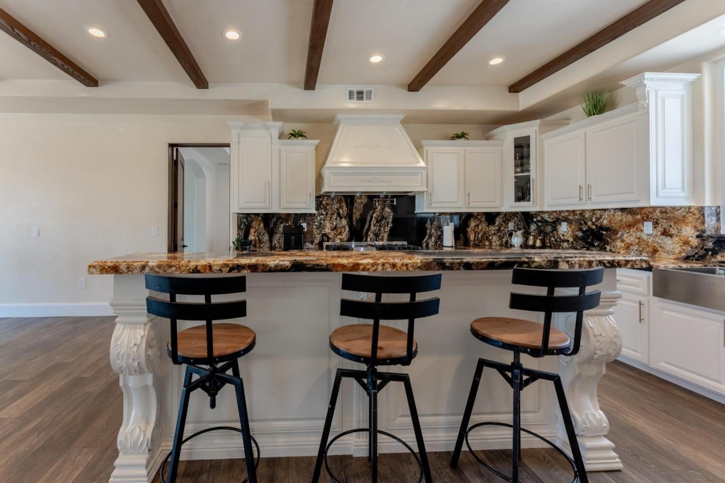 Detail Gallery Image 11 of 93 For 8440 Lovers Ln, Hollister,  CA 95023 - 4 Beds | 6/1 Baths