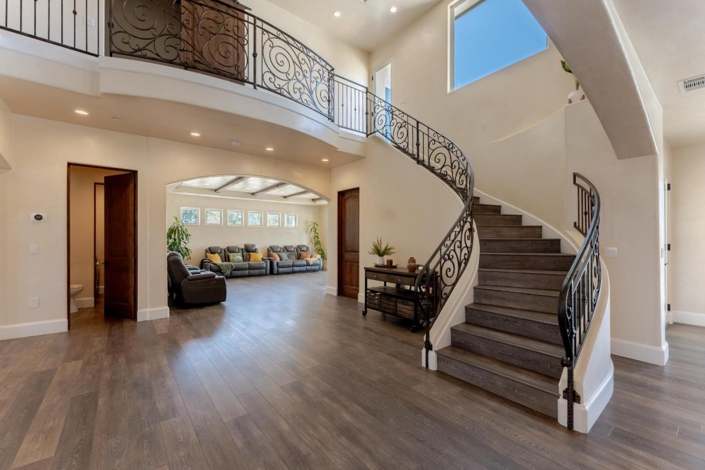 Detail Gallery Image 16 of 93 For 8440 Lovers Ln, Hollister,  CA 95023 - 4 Beds | 6/1 Baths