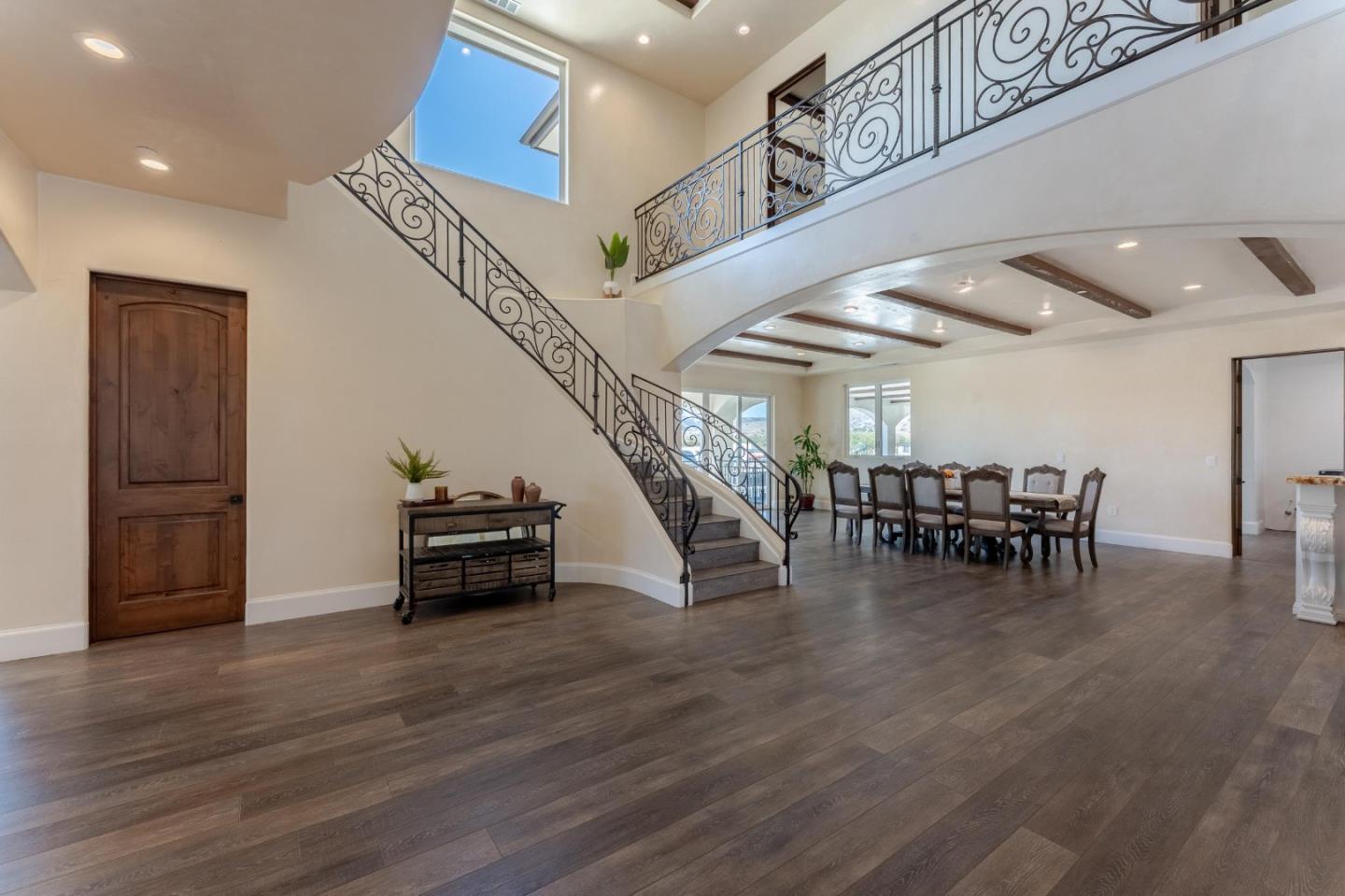 Detail Gallery Image 17 of 93 For 8440 Lovers Ln, Hollister,  CA 95023 - 4 Beds | 6/1 Baths