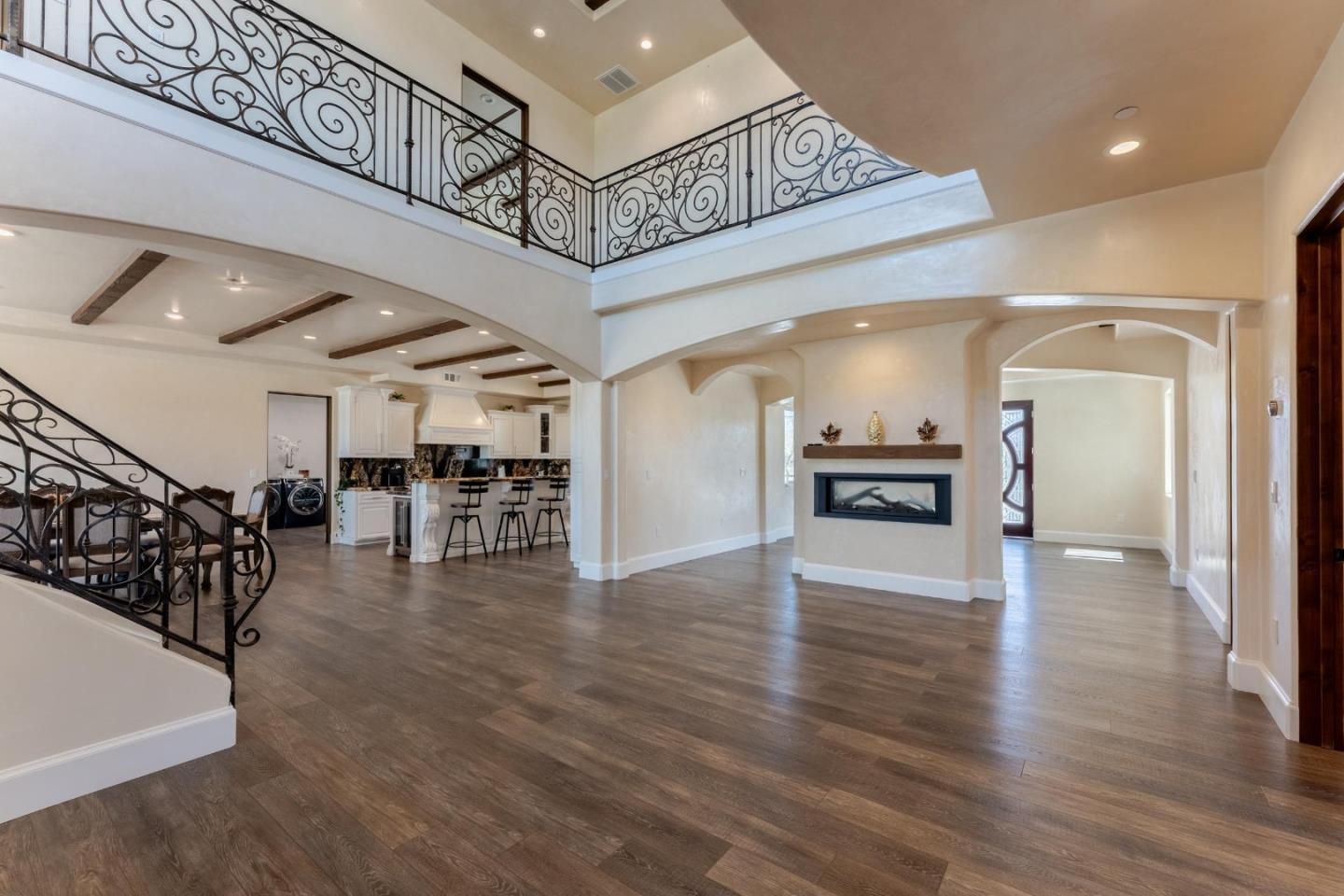 Detail Gallery Image 19 of 93 For 8440 Lovers Ln, Hollister,  CA 95023 - 4 Beds | 6/1 Baths