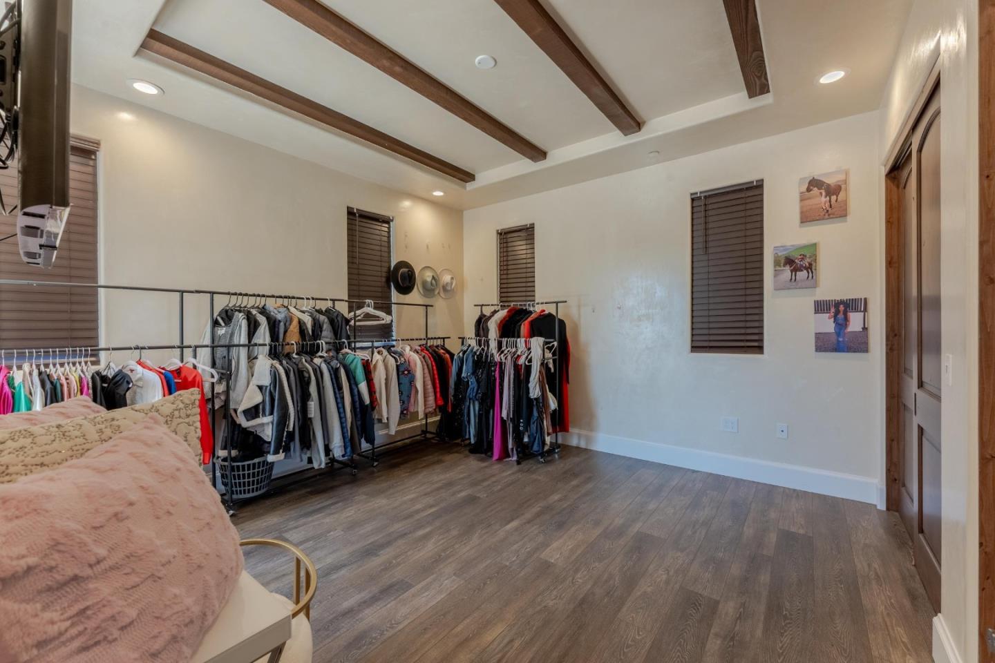 Detail Gallery Image 21 of 93 For 8440 Lovers Ln, Hollister,  CA 95023 - 4 Beds | 6/1 Baths