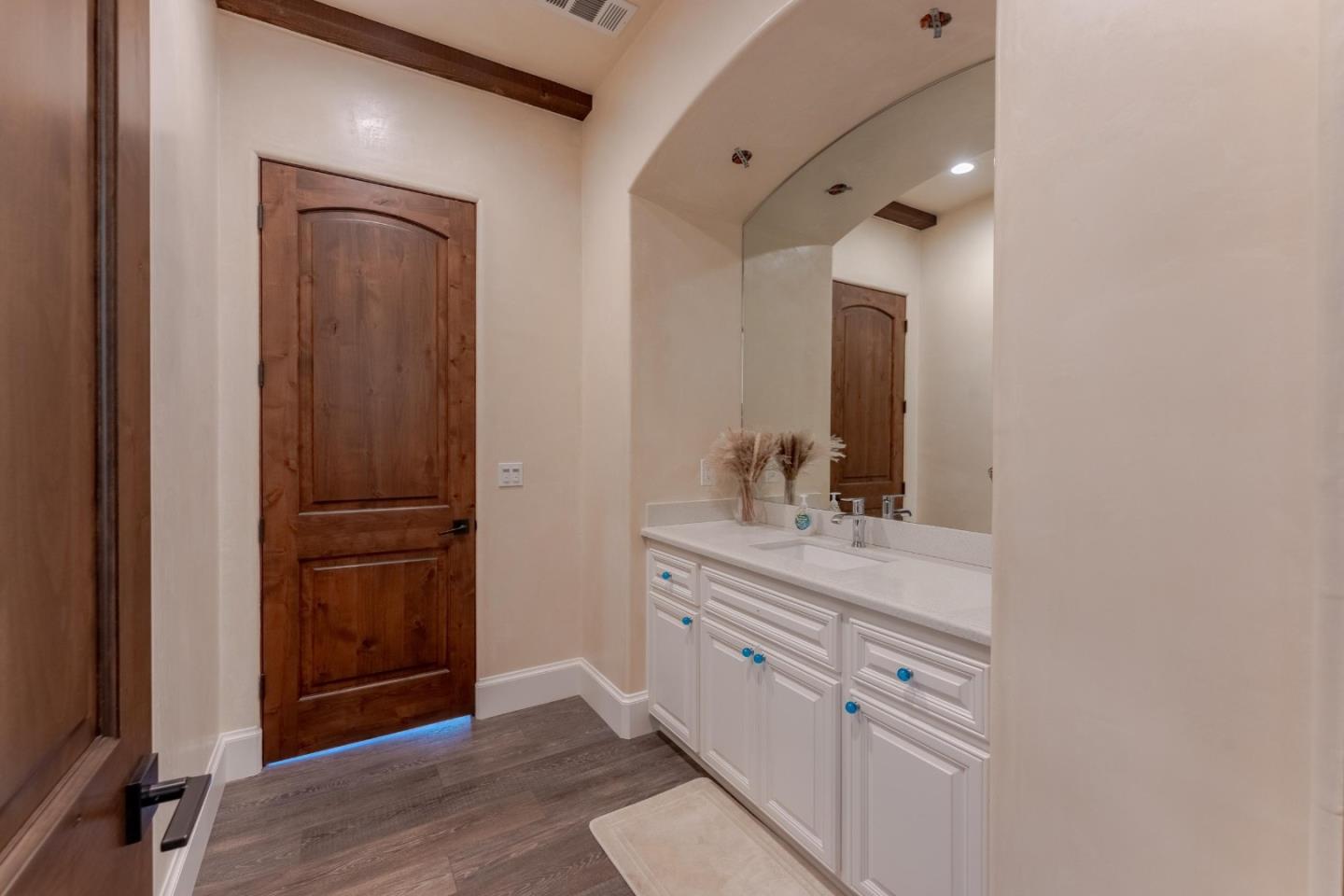 Detail Gallery Image 22 of 93 For 8440 Lovers Ln, Hollister,  CA 95023 - 4 Beds | 6/1 Baths