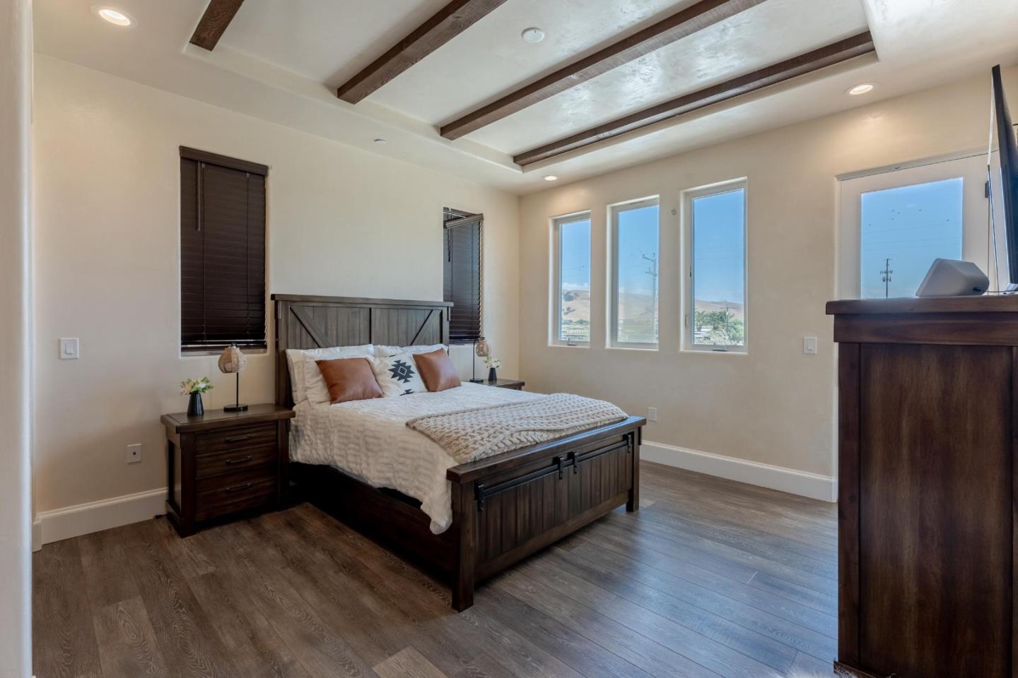 Detail Gallery Image 23 of 93 For 8440 Lovers Ln, Hollister,  CA 95023 - 4 Beds | 6/1 Baths