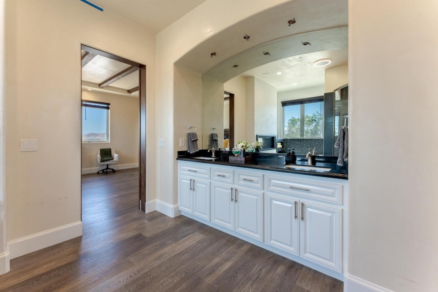 Detail Gallery Image 33 of 93 For 8440 Lovers Ln, Hollister,  CA 95023 - 4 Beds | 6/1 Baths