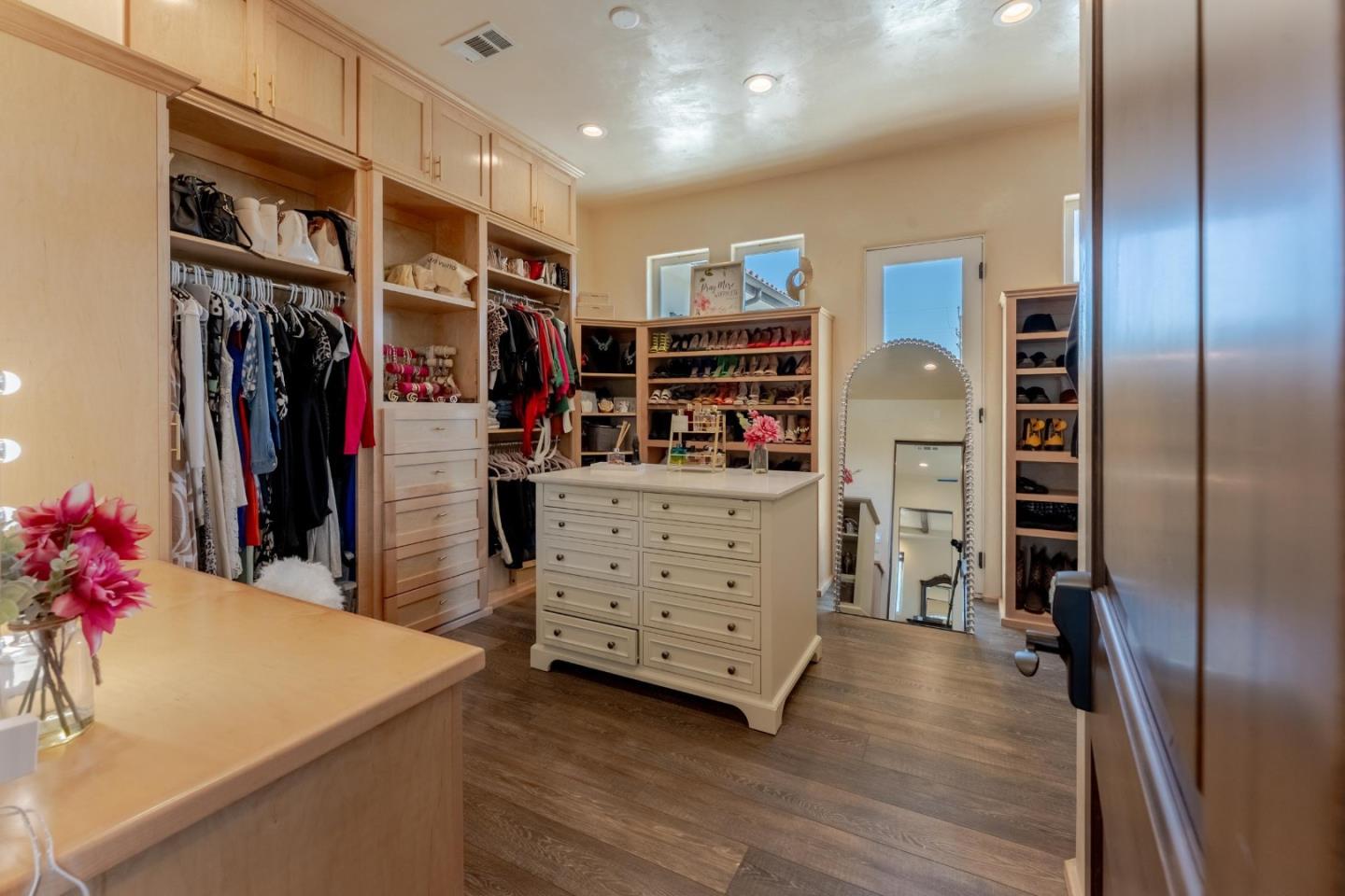 Detail Gallery Image 34 of 93 For 8440 Lovers Ln, Hollister,  CA 95023 - 4 Beds | 6/1 Baths
