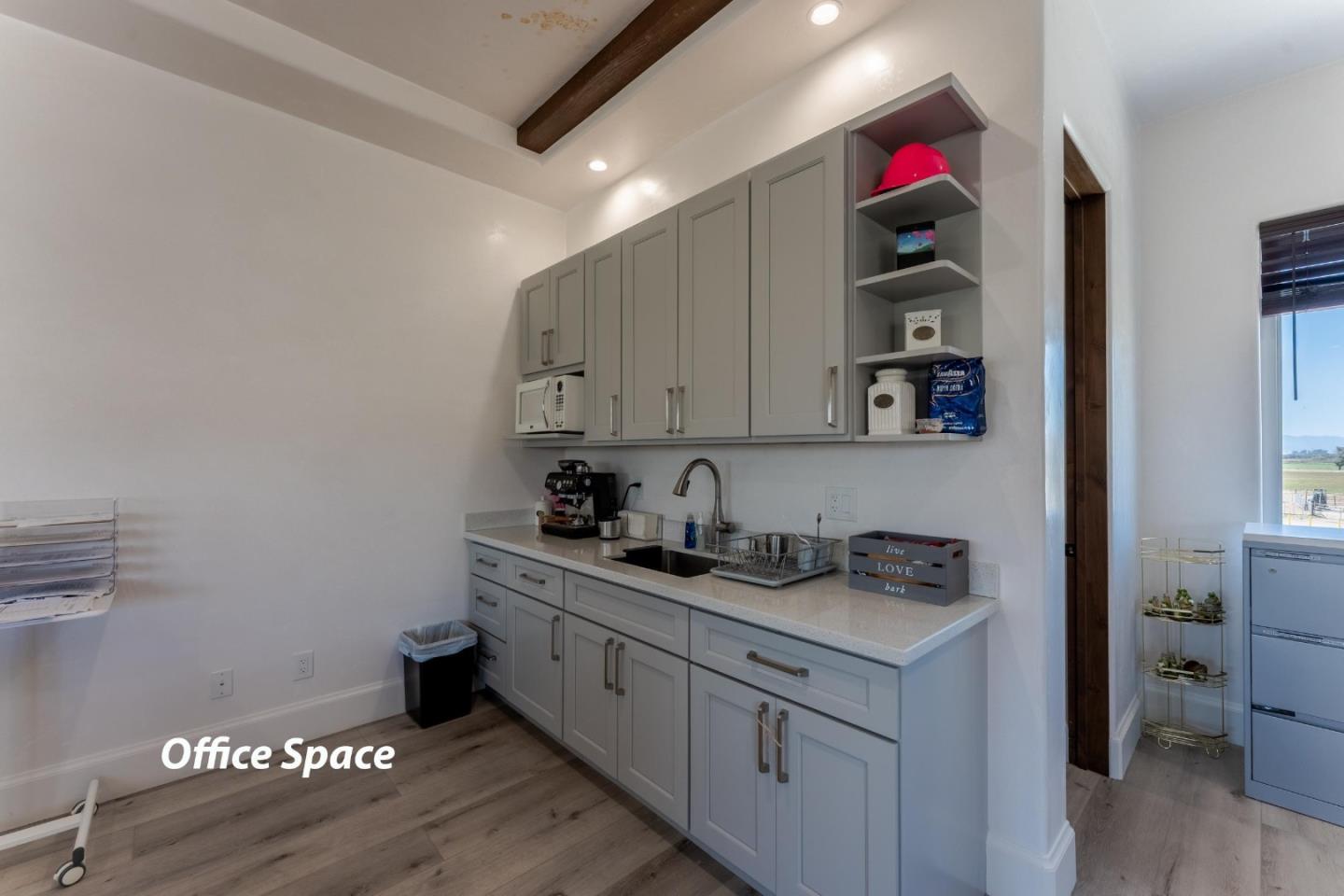 Detail Gallery Image 43 of 93 For 8440 Lovers Ln, Hollister,  CA 95023 - 4 Beds | 6/1 Baths