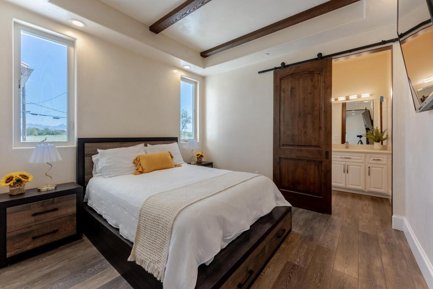 Detail Gallery Image 5 of 93 For 8440 Lovers Ln, Hollister,  CA 95023 - 4 Beds | 6/1 Baths