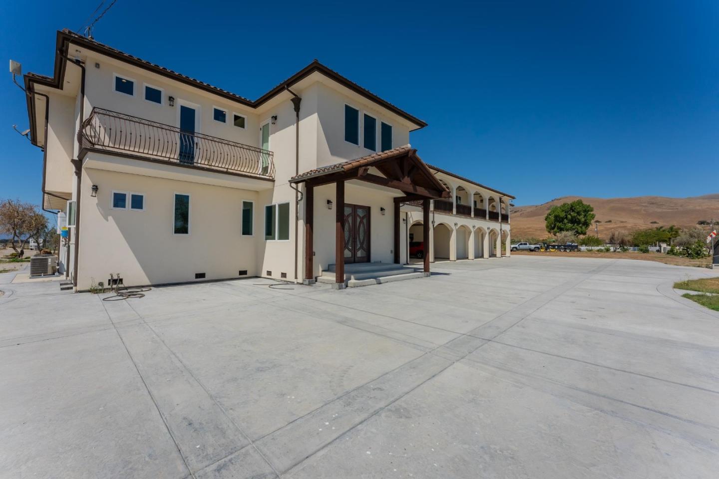 Detail Gallery Image 70 of 93 For 8440 Lovers Ln, Hollister,  CA 95023 - 4 Beds | 6/1 Baths