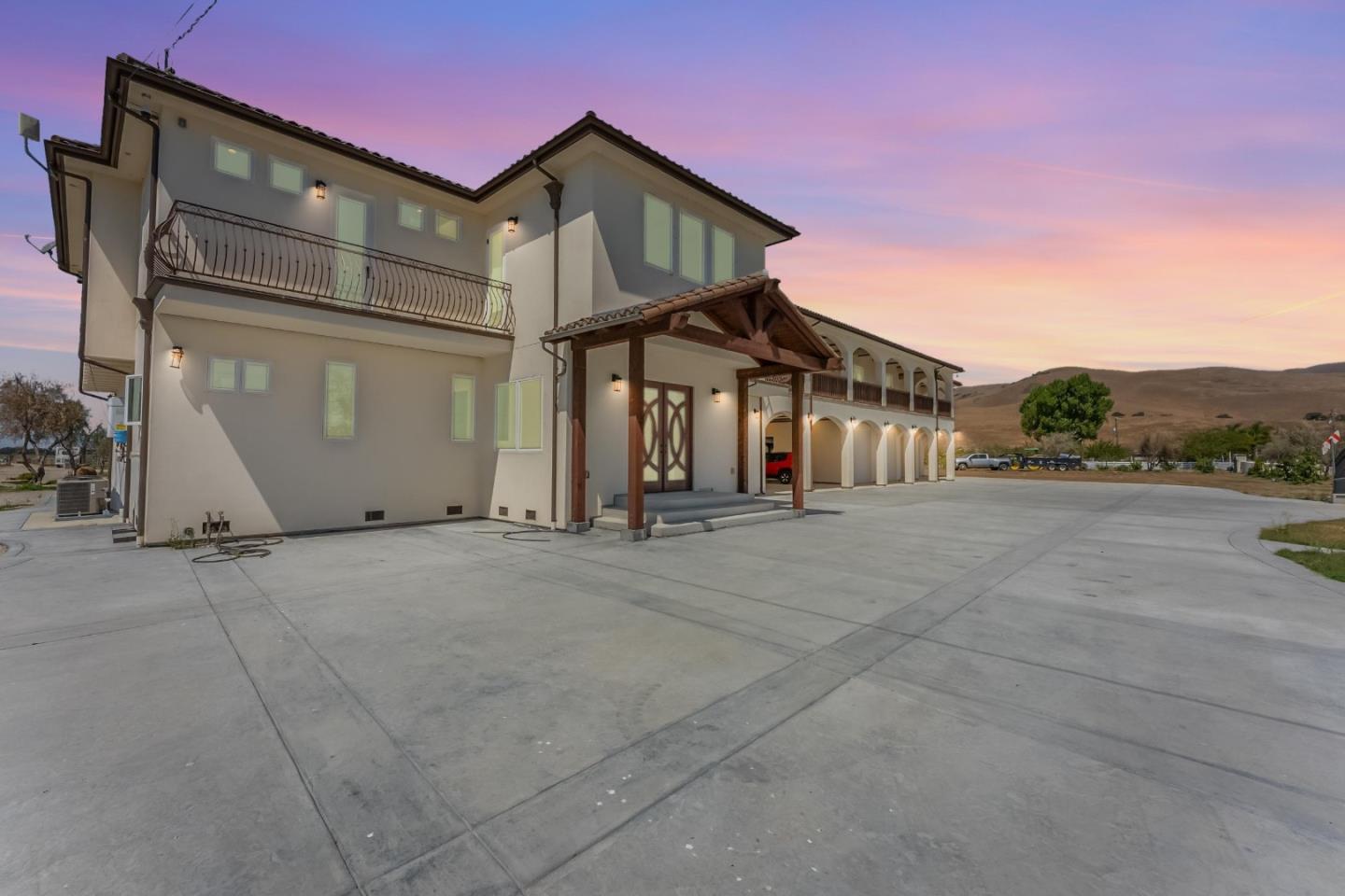 Detail Gallery Image 71 of 93 For 8440 Lovers Ln, Hollister,  CA 95023 - 4 Beds | 6/1 Baths