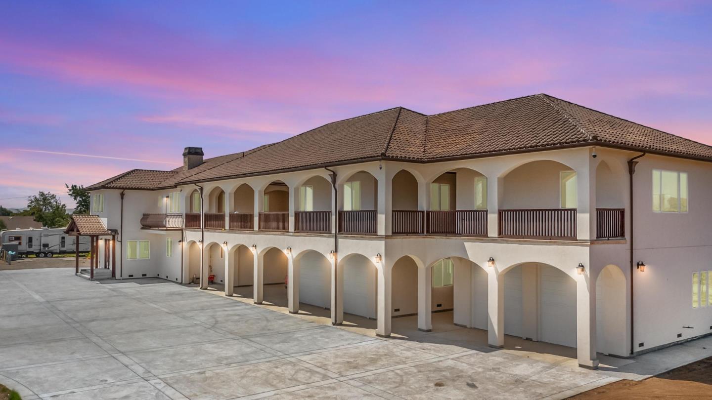 Detail Gallery Image 74 of 93 For 8440 Lovers Ln, Hollister,  CA 95023 - 4 Beds | 6/1 Baths