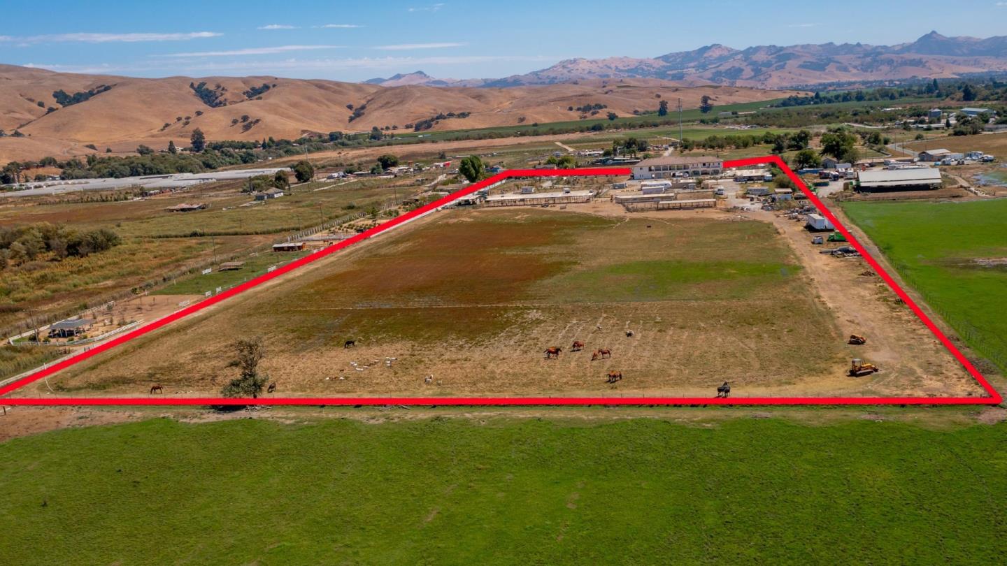 Detail Gallery Image 81 of 93 For 8440 Lovers Ln, Hollister,  CA 95023 - 4 Beds | 6/1 Baths