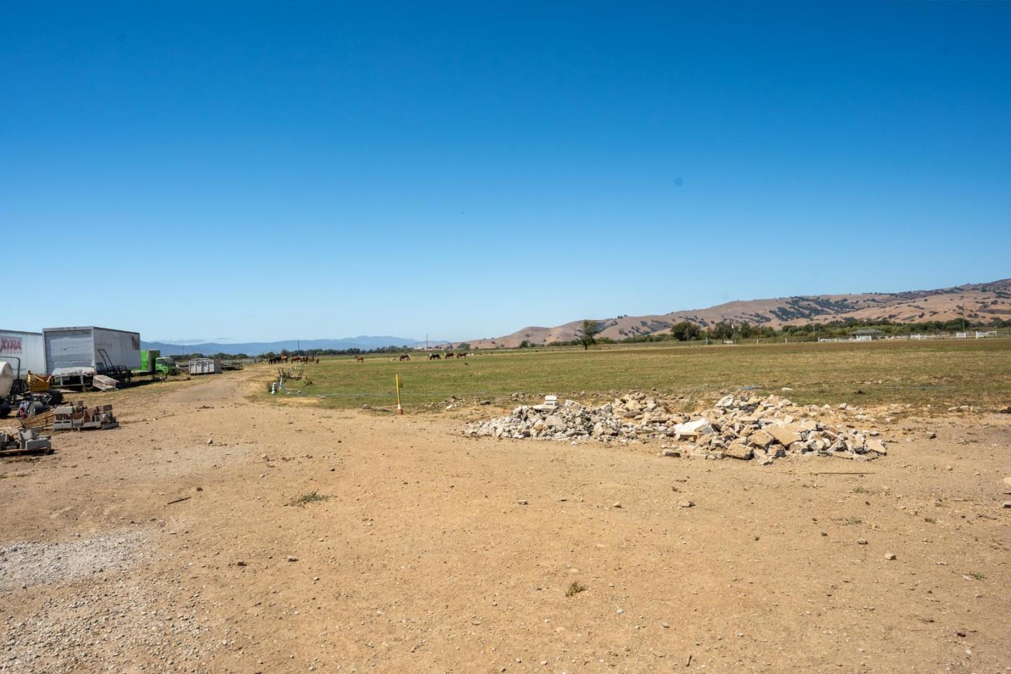 Detail Gallery Image 82 of 93 For 8440 Lovers Ln, Hollister,  CA 95023 - 4 Beds | 6/1 Baths