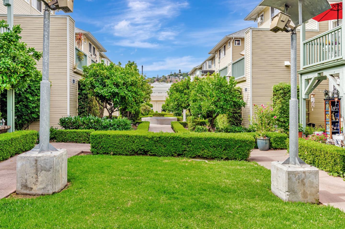 Detail Gallery Image 13 of 17 For 101 Blossom Cir #H,  San Mateo,  CA 94403 - 1 Beds | 1 Baths