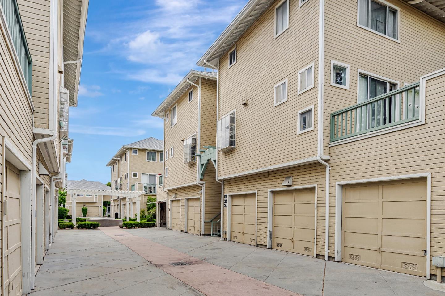 Detail Gallery Image 16 of 17 For 101 Blossom Cir #H,  San Mateo,  CA 94403 - 1 Beds | 1 Baths