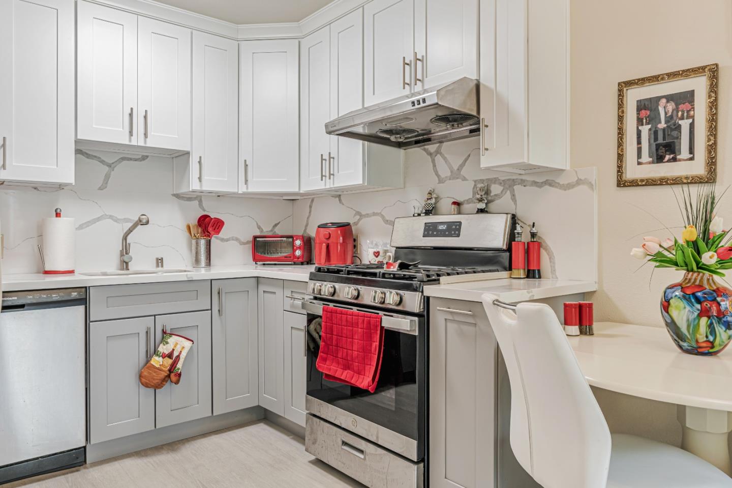 Detail Gallery Image 6 of 17 For 101 Blossom Cir #H,  San Mateo,  CA 94403 - 1 Beds | 1 Baths