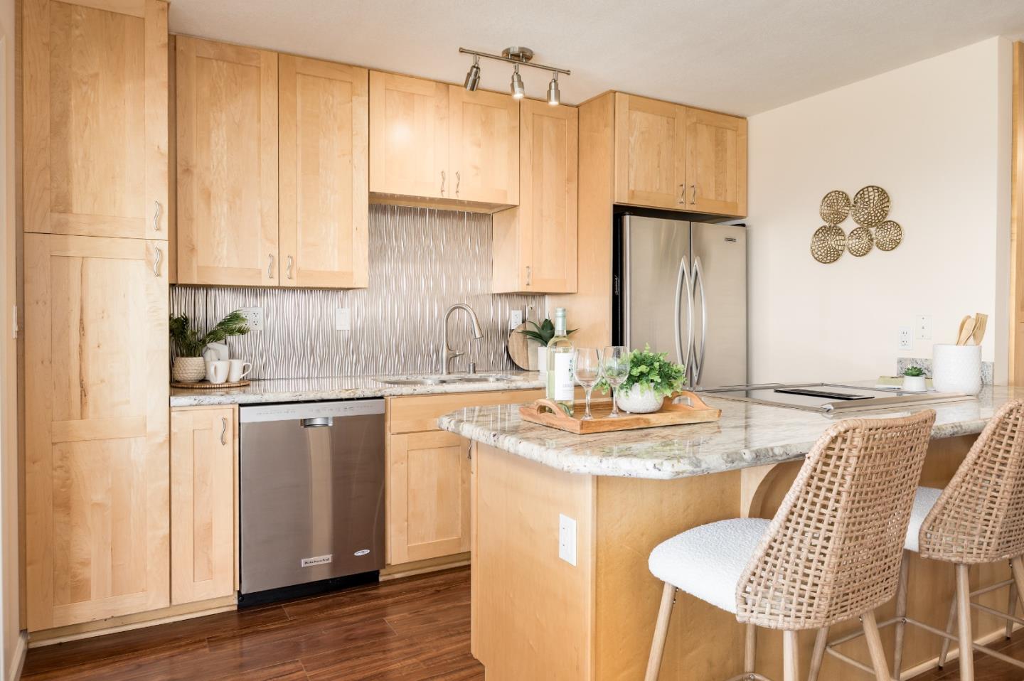 Detail Gallery Image 8 of 33 For 825 Balboa Ave #104,  Capitola,  CA 95010 - 2 Beds | 1/1 Baths