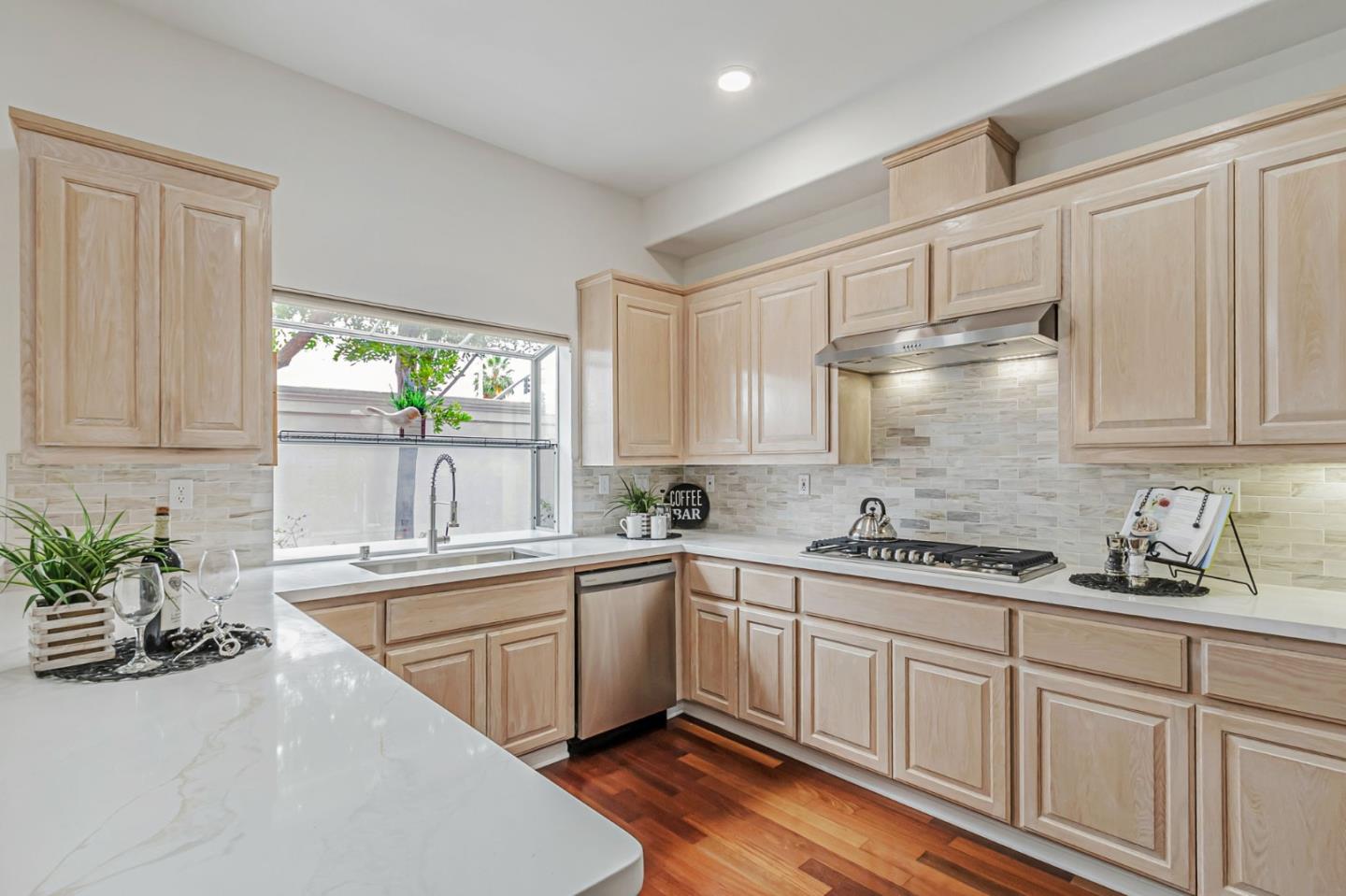 Detail Gallery Image 15 of 53 For 2122 Vizcaya Way, Campbell,  CA 95008 - 3 Beds | 2/1 Baths